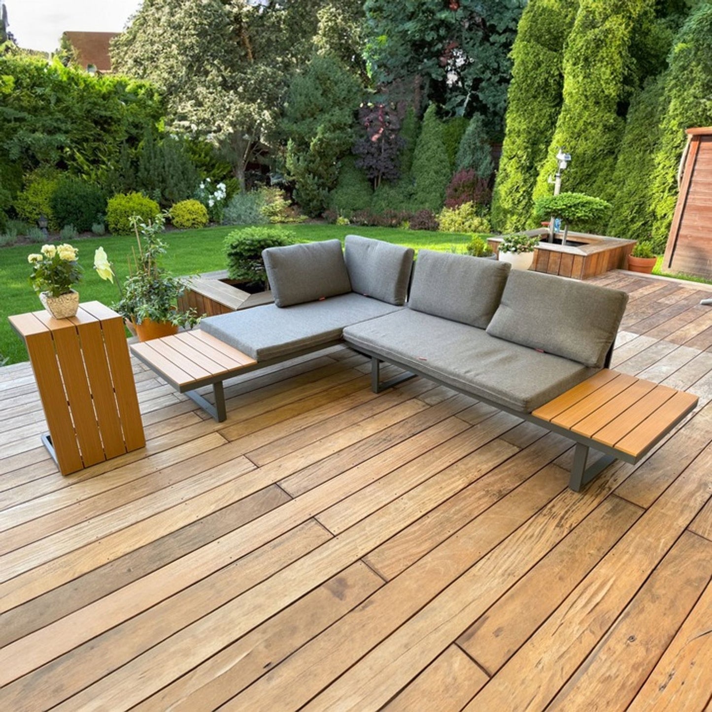 Zestaw mebli ogrodowych NUFORMA narożnik sofa stolik.