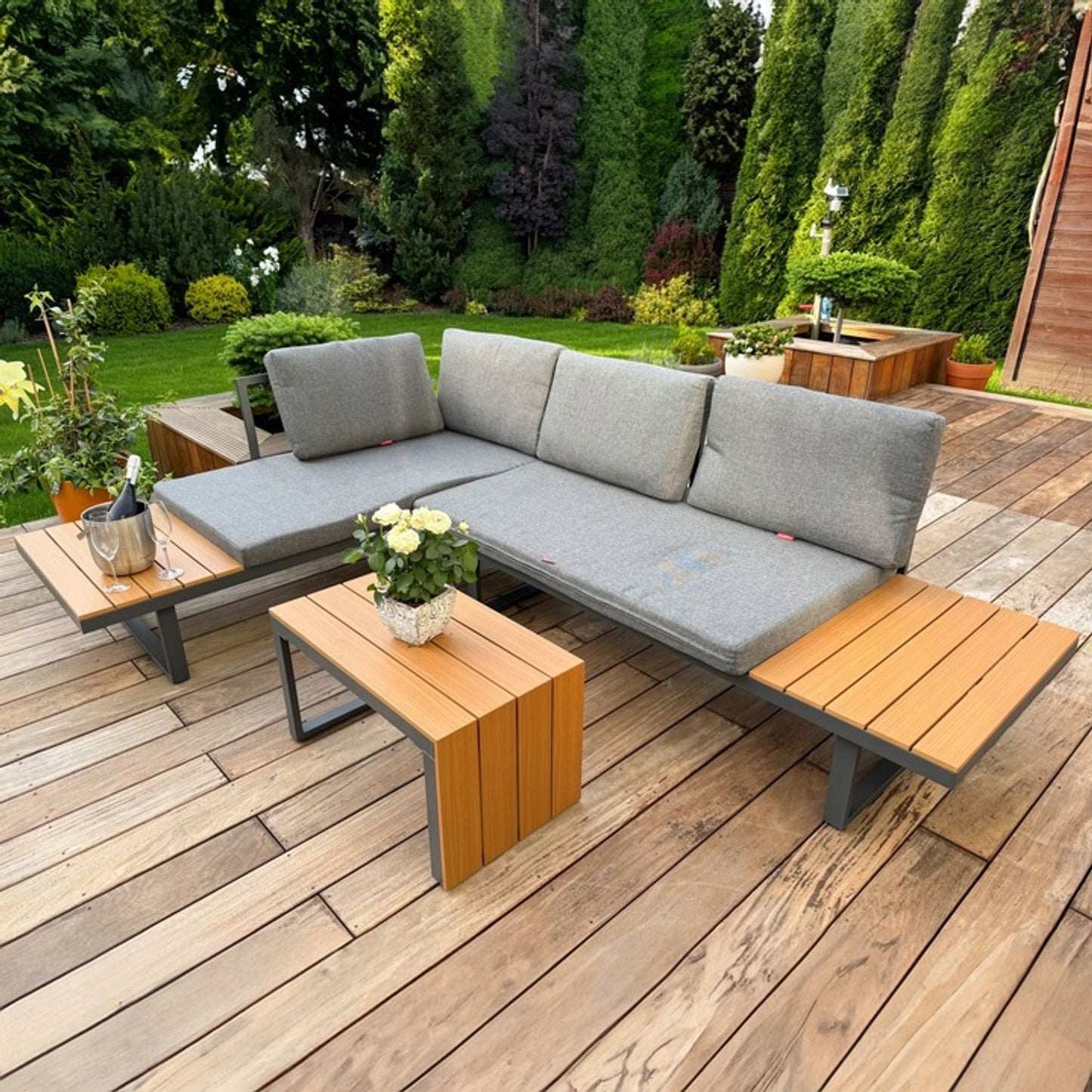 Zestaw mebli ogrodowych NUFORMA narożnik sofa stolik.