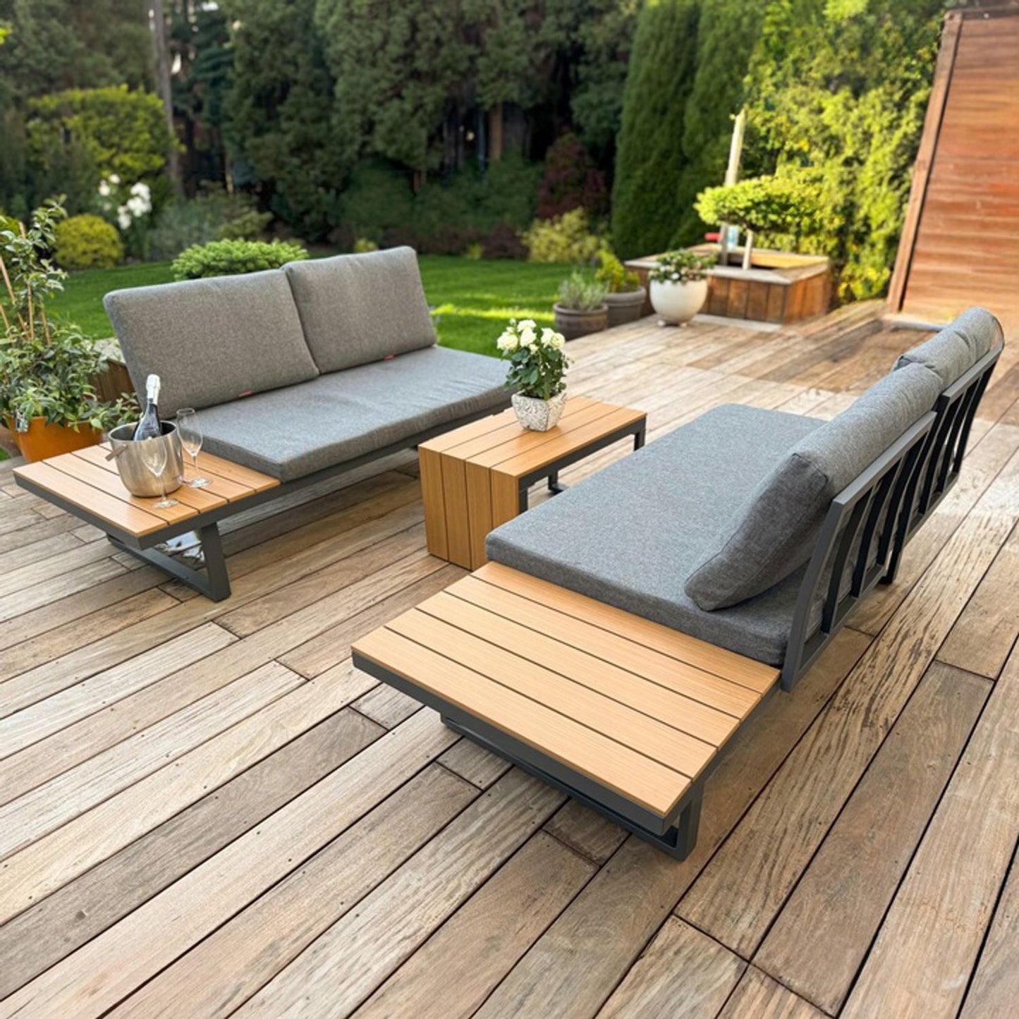 Zestaw mebli ogrodowych NUFORMA narożnik sofa stolik.